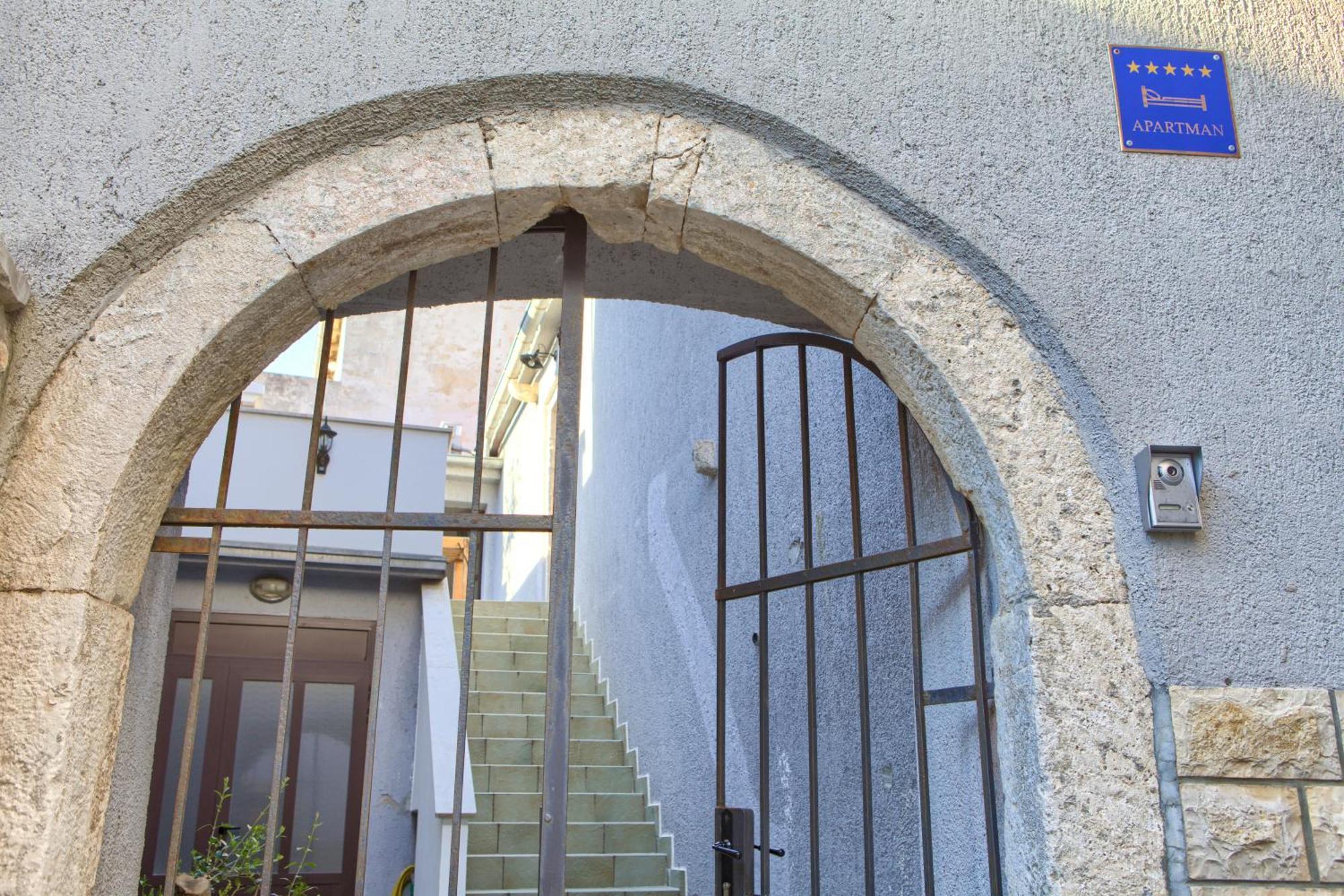 Apartment Old Town Mariolina Кърк Екстериор снимка